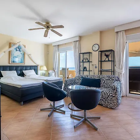 Appartement Sunny Penthouse With Pool & Hot Tub In Roca Estepona